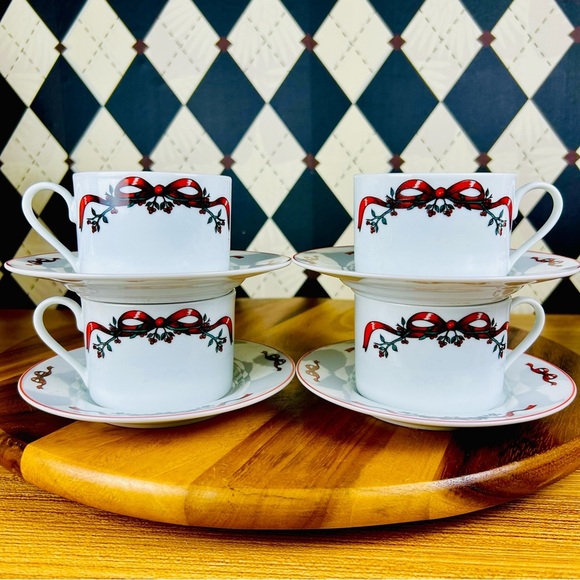 Set (8) 4 Cups + 4 Saucers Festive Christmas Red Green and White Holiday Teacups - Picture 3 of 13